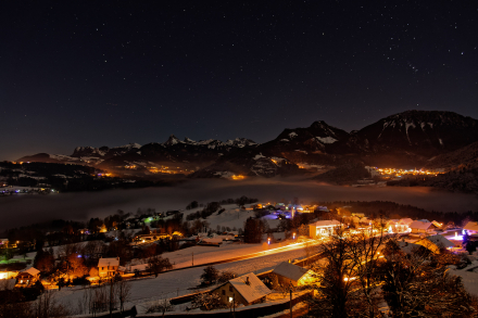Reyvroz de nuit sous son premier manteau blanc de la saison - Chablais - Haute-Savoie - 12-12-21