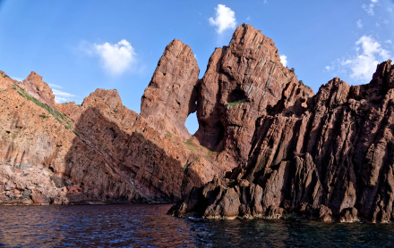 23-05-22 - Une chèvre prend la pause dans la réserve de Scandola