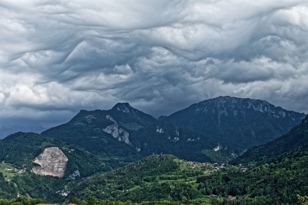 Asperatus dans le ciel de Reyvroz - Haute-Savoie - 19/05/18