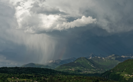 15-05-22-Orage rideau pluie sommets chablais.jpg