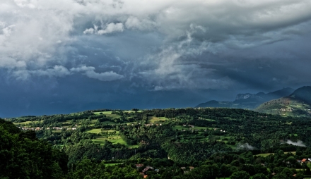 Ciel orageux au dessus du plateau de Gavot - Haute-Savoie - 18/06/20