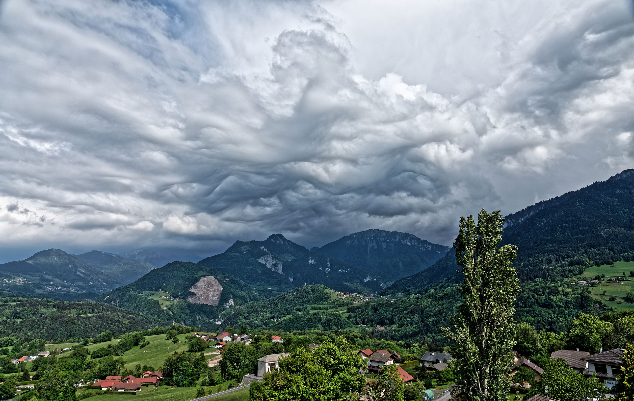 Asperatus dans le ciel de Reyvroz - Haute-Savoie - 19/05/18