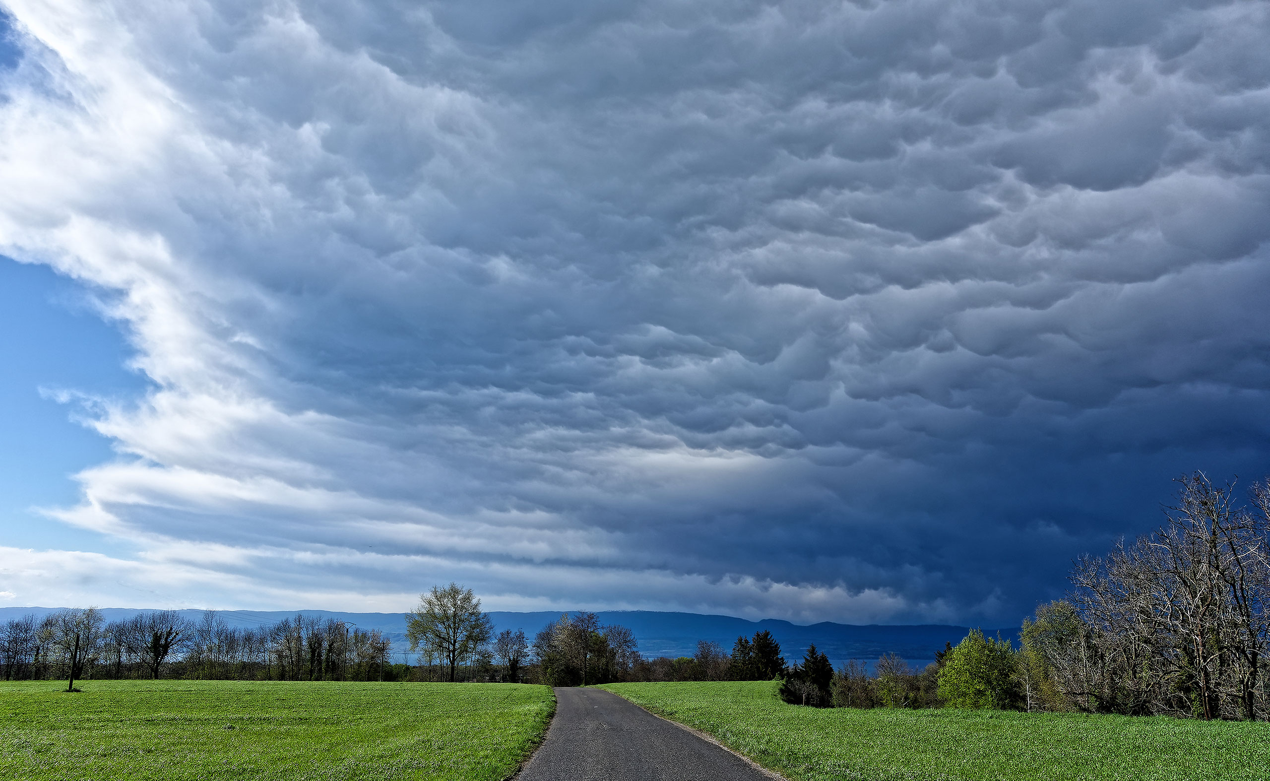 Ciel orageux au dessus du Lac Léman - Armoy - Haute-Savoie  24/04/19