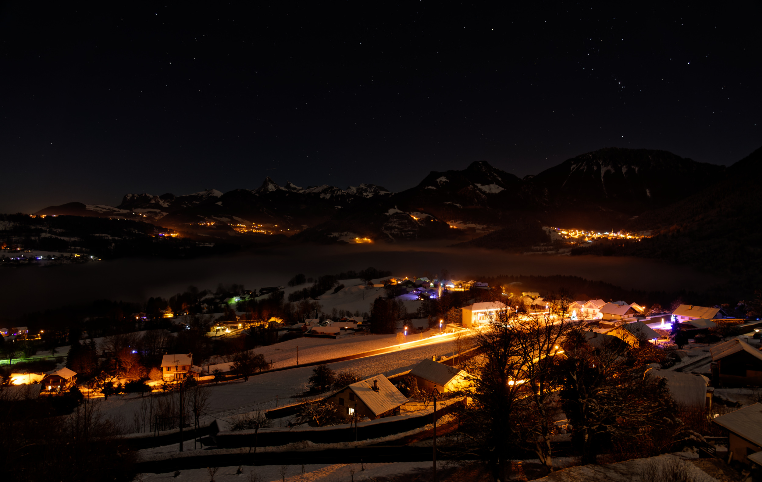 Reyvroz de nuit sous son premier manteau blanc de la saison - Chablais - Haute-Savoie - 13/12/21