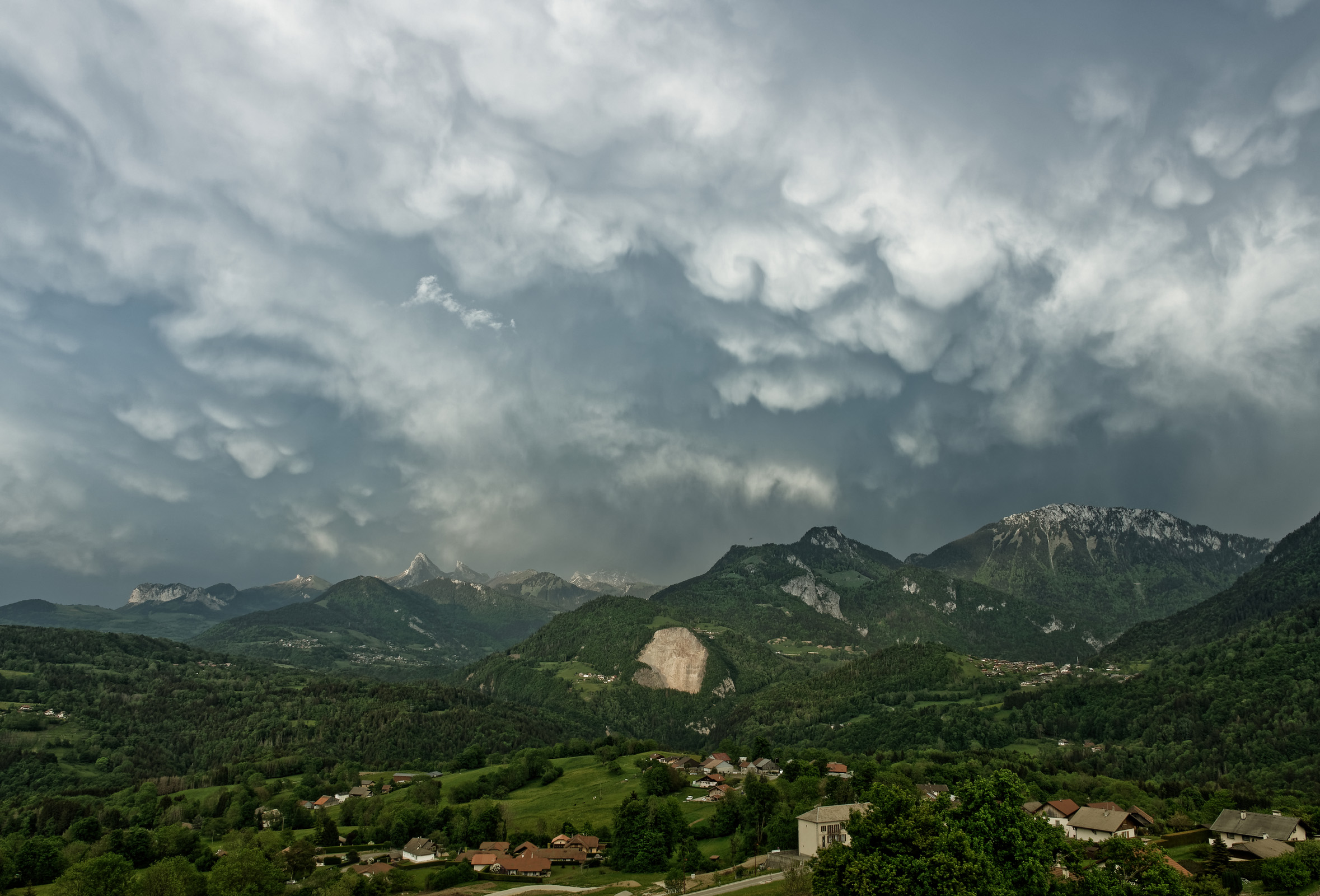 Formation nuageuse sympa dans le ciel de Reyvroz - 15-05-22