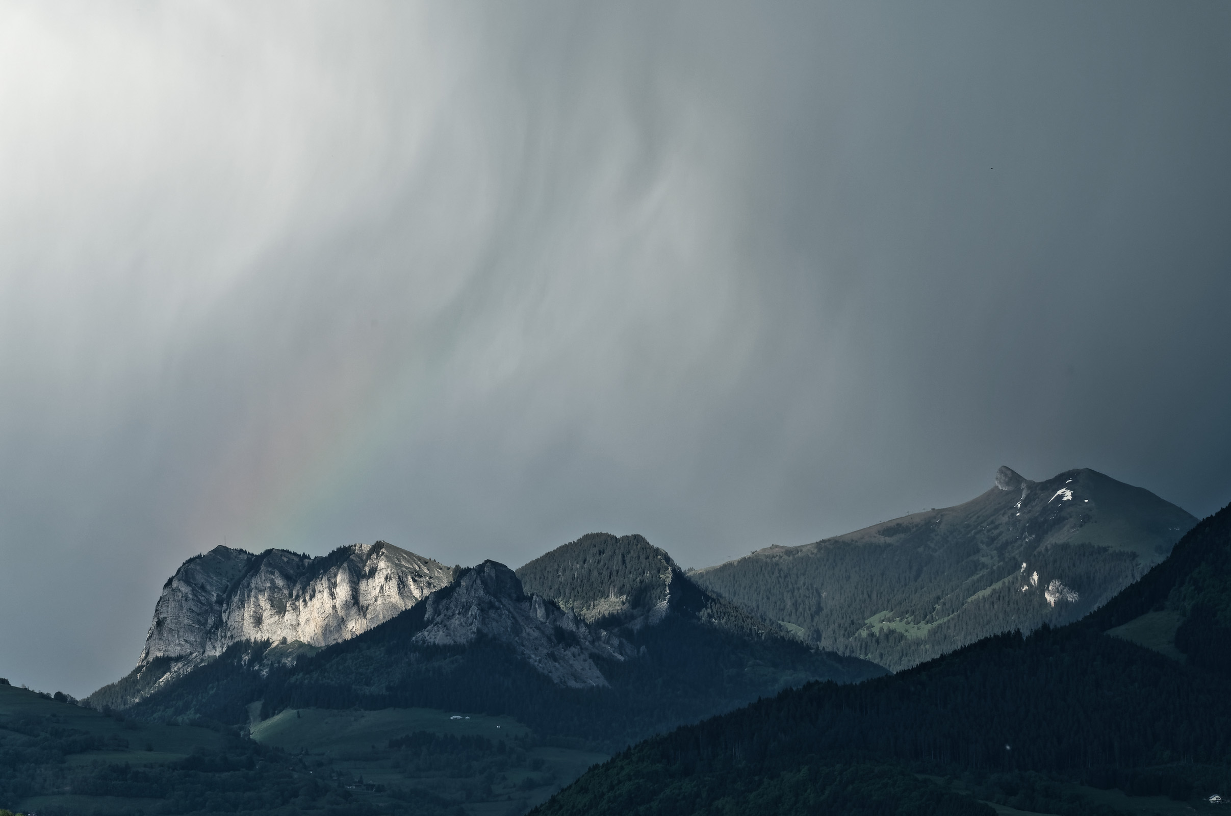 Léger Arc-en-ciel au dessus des balcons des Mémises - 15-05-22