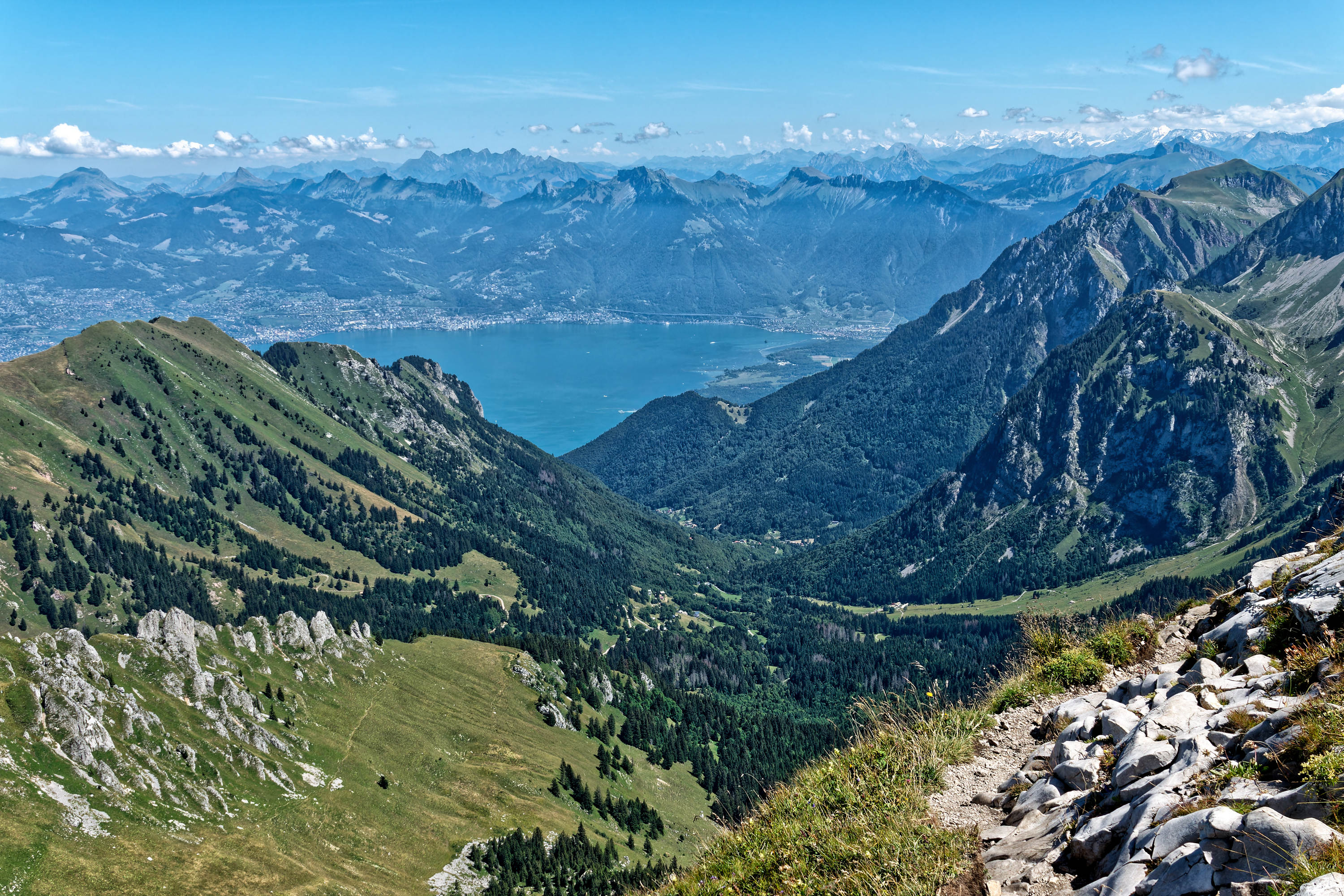Montreux et le bout du Lac Léman depuis la Dent d’Oche - Haute-Savoie - Août 2023