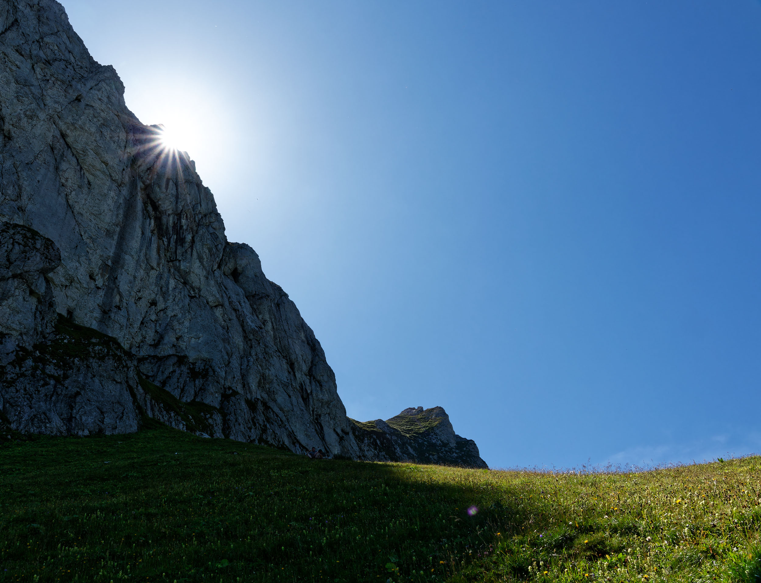 Le Chateau d’Oche depuis le col de Planchamp - La Dent d’Oche - Haute-Savoie - Août 2023