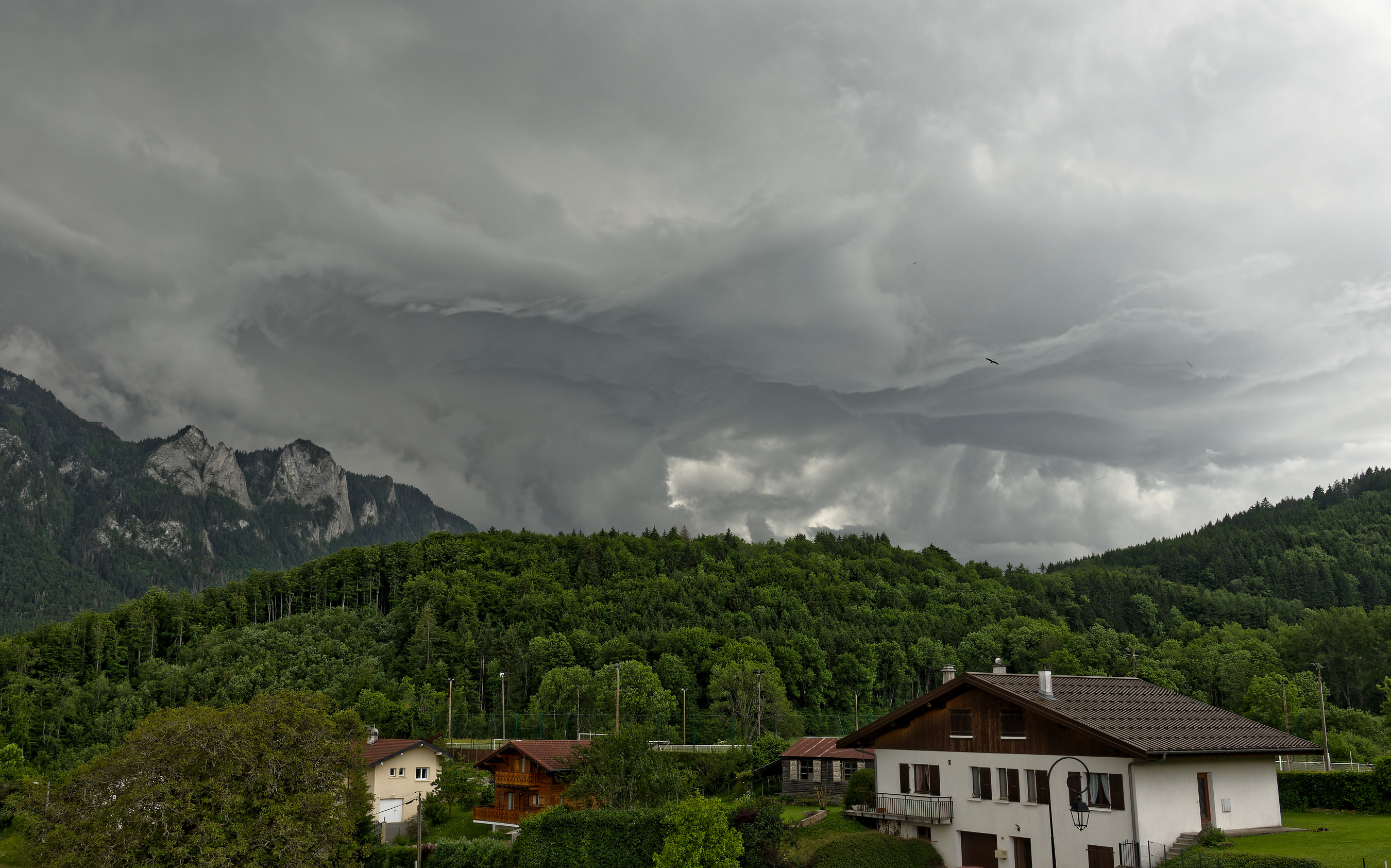 Nuage impressionnant précédent l'orage - Reyvroz - 09/06/24